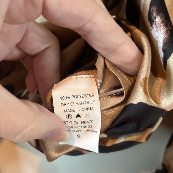 Hayden Los Angeles familial Print Faux Wrap Tie Front Top - Picture 6 of 9